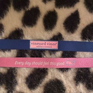 VINEYARD VINES CROOKIES SUNGLASSES HOLDER